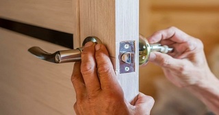Установка и замена дверной ручки в Донском от 274 руб. – Мастер24, монтаж фурнитуры, недорого